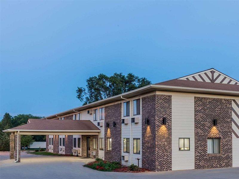 Hotel Super 8 By Wyndham Madison Exteriér fotografie