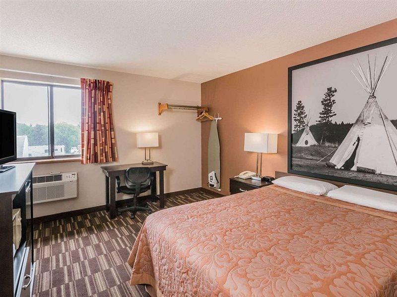 Hotel Super 8 By Wyndham Madison Exteriér fotografie