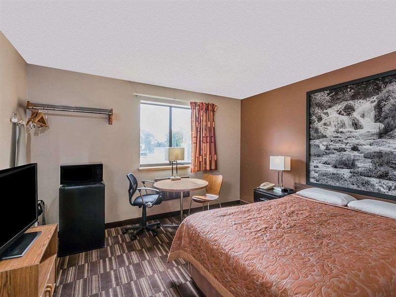 Hotel Super 8 By Wyndham Madison Exteriér fotografie