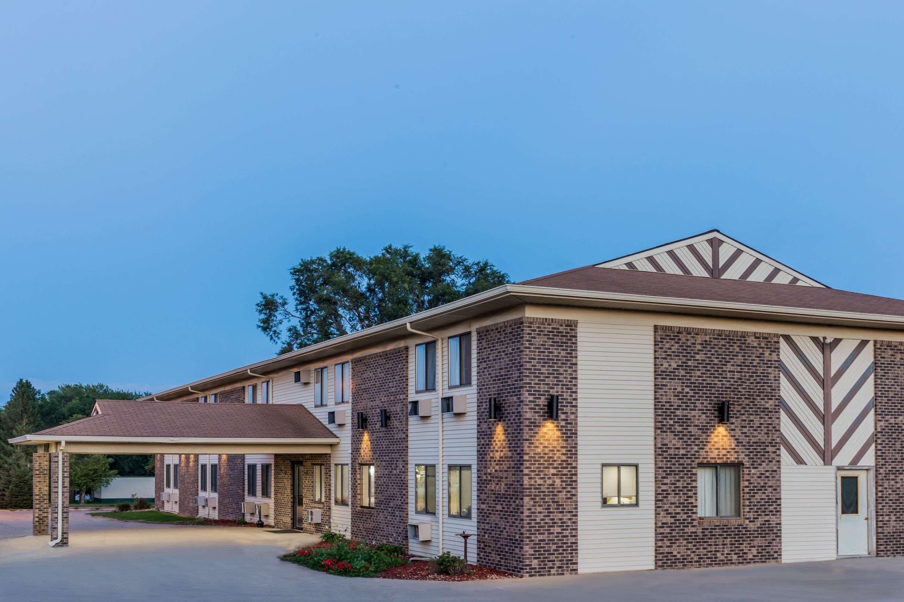 Hotel Super 8 By Wyndham Madison Exteriér fotografie